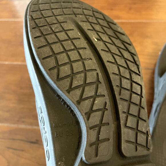 Oofos Original Sport Recovery Flip Flop Sandals Men's Size 6/ Womens 8 Black - Picture 3 of 6